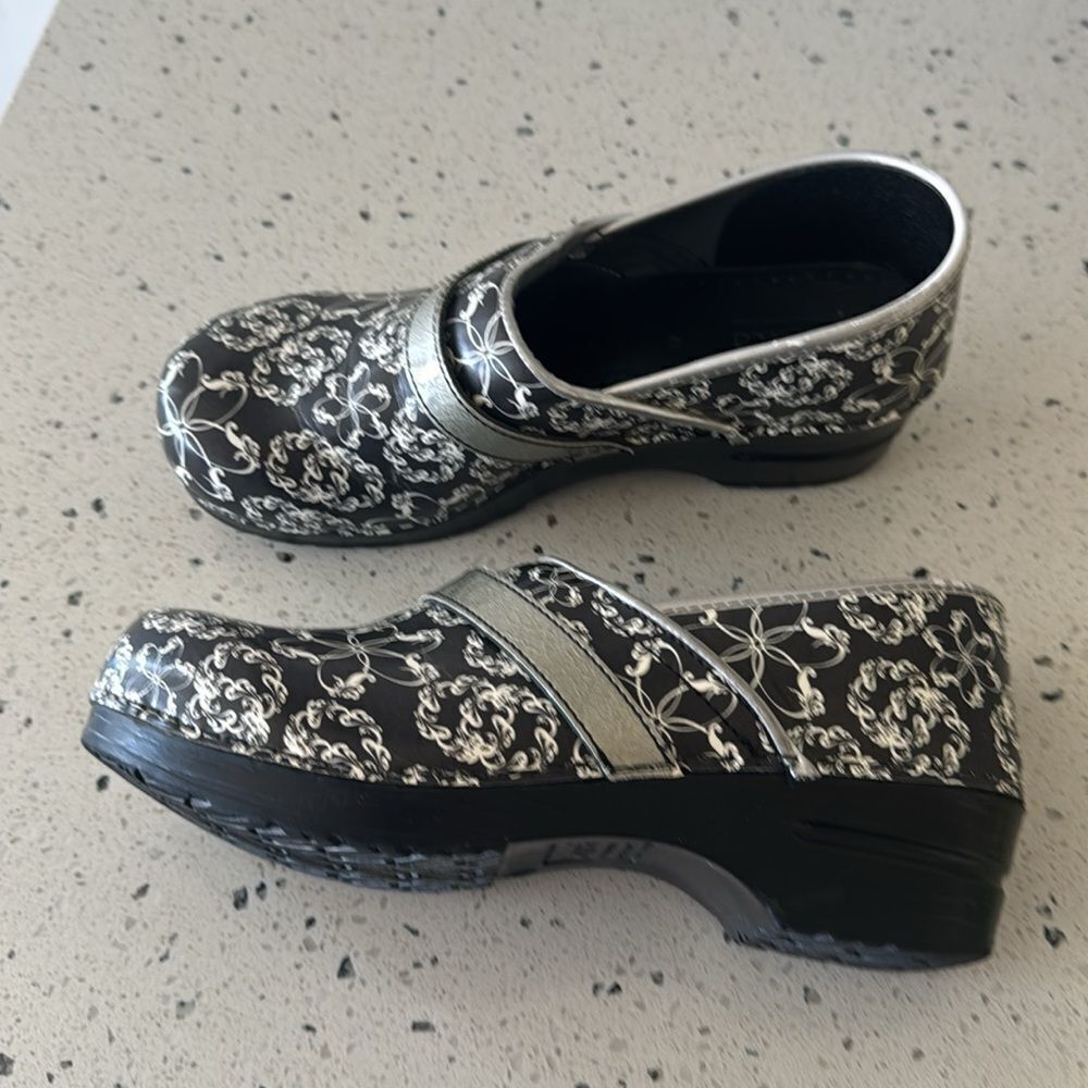 Sanita Danish Clog Black & White Flower Comfort Professional Nurse Size EU 40